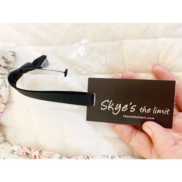 Flower spring off the shoulder dress 🌸 - Picture 5 of 8